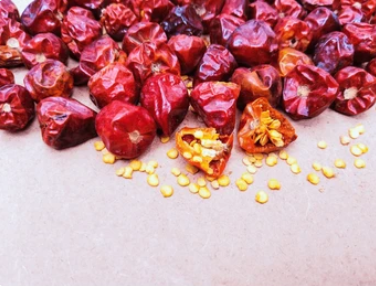 Buy real Sindh grown long red chillies online for curries and pickles